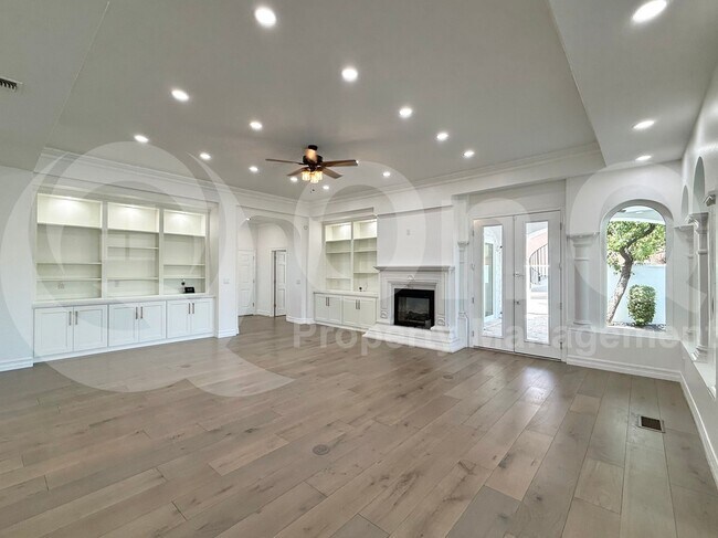 Building Photo - 1523 E Treasure Cove Dr