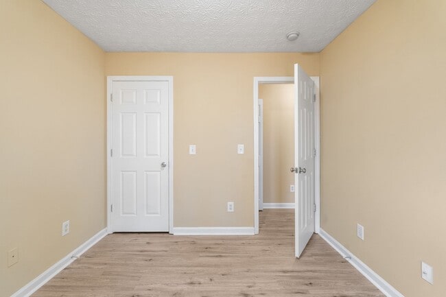 Building Photo - 3 Bedroom Townhome in Stonecrest!