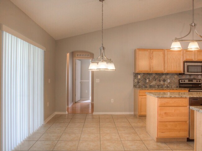 Building Photo - 744 Westcliffe Dr