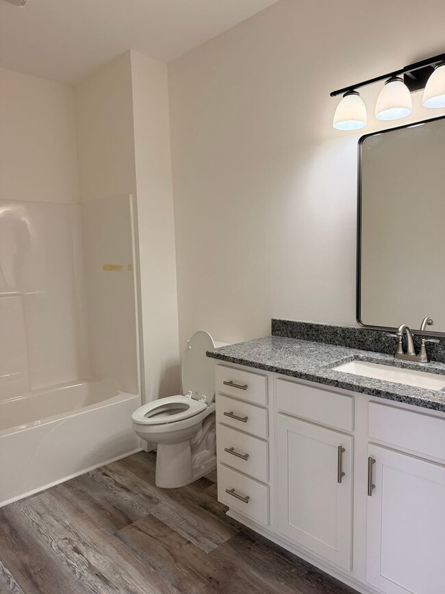 Building Photo - 913 Plantation Dr