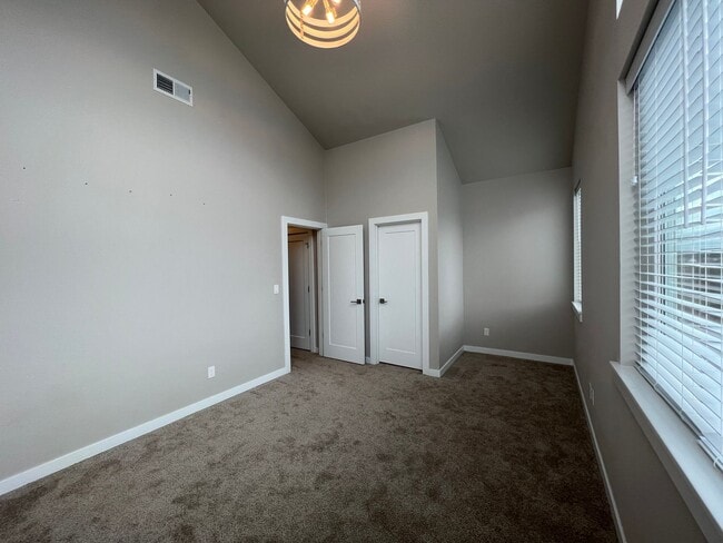 Building Photo - Start Lease by 8/15 to Receive REMAINDER o...