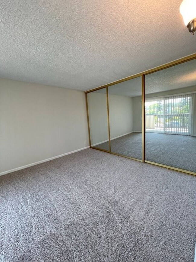 Building Photo - Nor Cal Realty Inc, 3BD 2 BTH condo ***Mes...