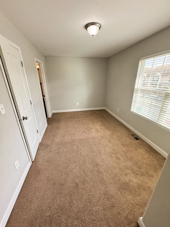 Building Photo - Modern Town Home on Beals Chapel