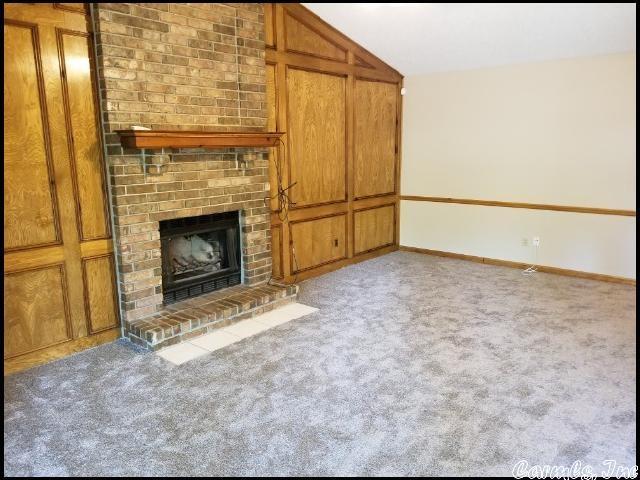 Building Photo - 39 Oak Forest Loop