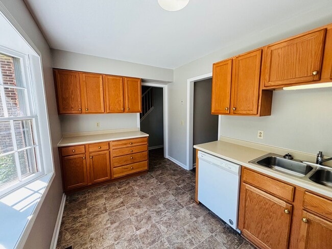 Building Photo - 2712 Wellesley Ct