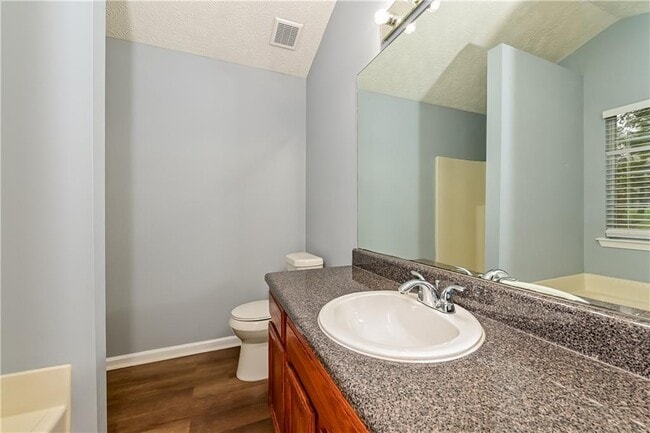 Building Photo - 5986 Creekside Dr