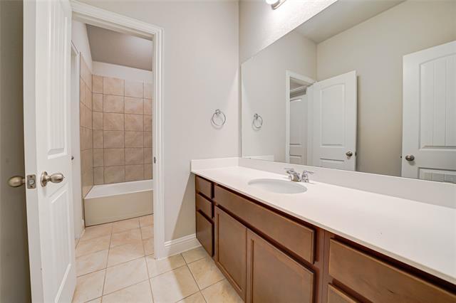 Building Photo - 707 Gatecrest Dr
