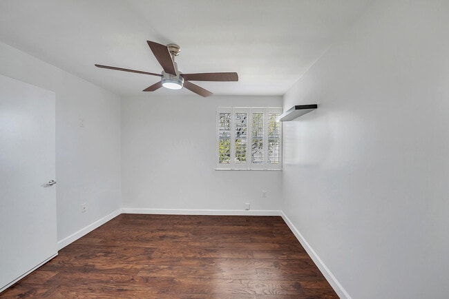 Building Photo - 4550 SW 68th Ct