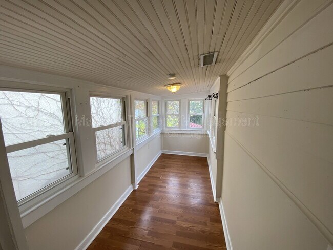 Building Photo - 320 Wolfe St