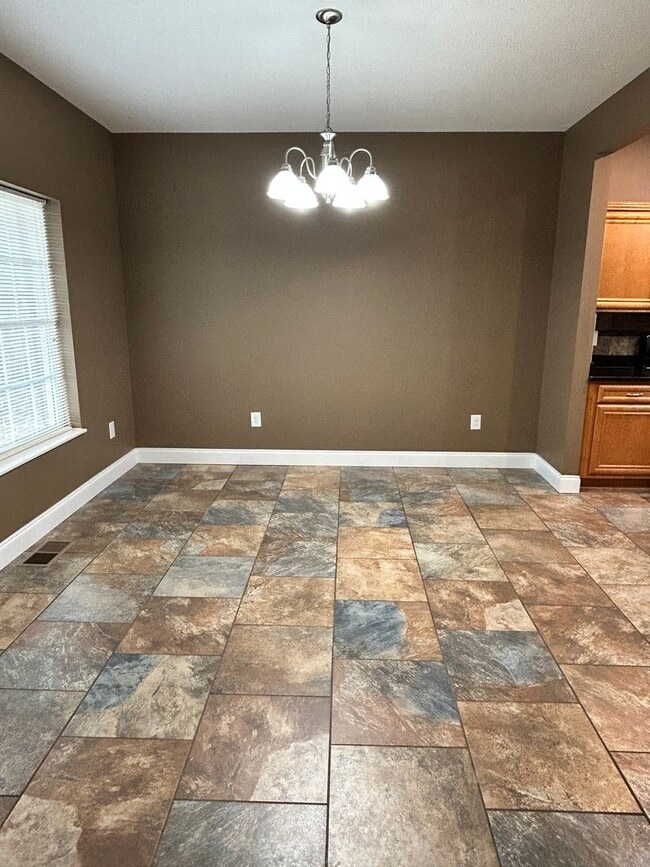 Building Photo - 310 Oak Vista Dr