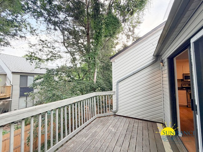 Building Photo - Charming 2 Bedroom Unit in Fort Walton Beach!