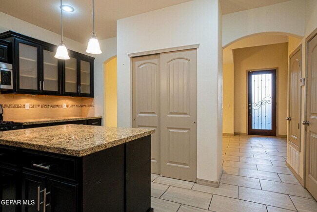 Building Photo - 3204 Merry Mdw