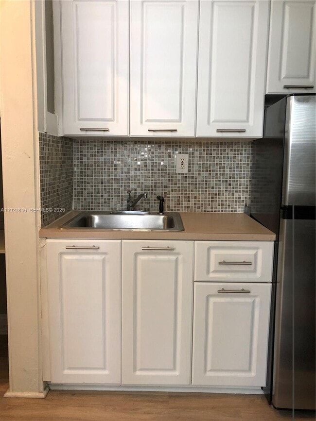 Building Photo - 119 Menores Ave