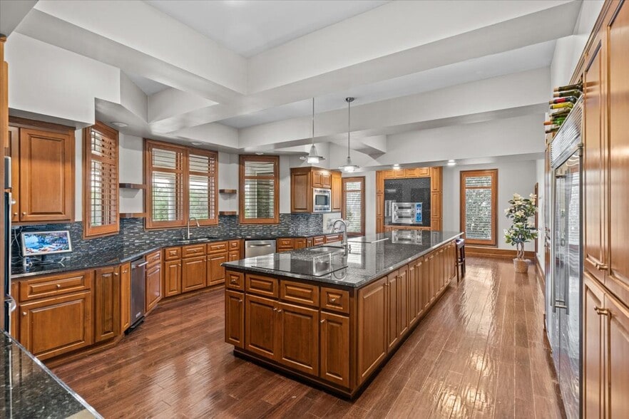 Building Photo - 200 Asphodel Dr