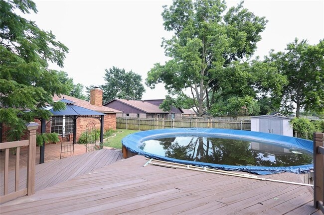 Building Photo - 722 Smalley Dr