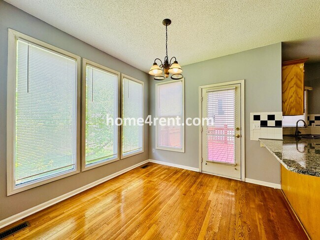 Building Photo - 8102 W 144th Pl