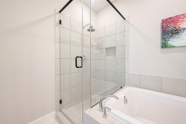 Building Photo - 10915 Brambling Wood Dr