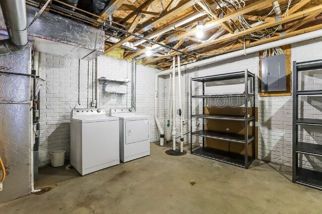 Building Photo - 1026 N New Jersey St