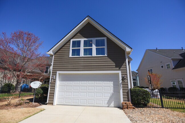 Building Photo - 504 Village Walk Ln