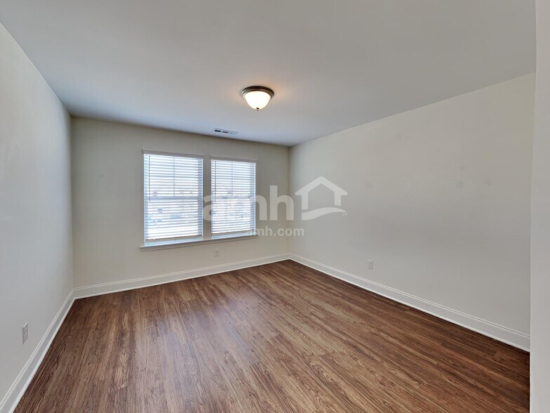 Building Photo - 5113 Jack Byrnes Dr