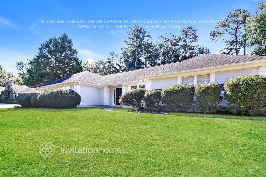 Building Photo - 3061 Lakecrest Dr