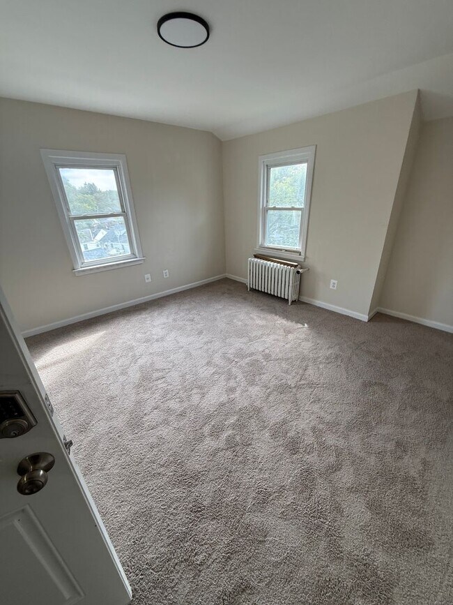 Building Photo - Newly Renovated 2 Bedroom Apartment in Baltimore County!
