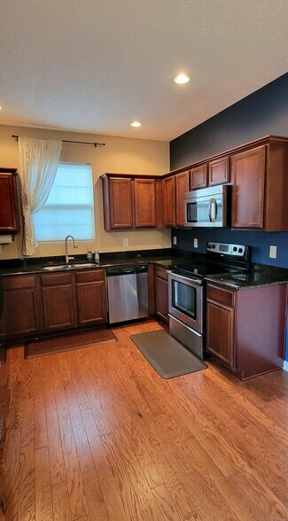 Building Photo - 1300 Crown Point Pl