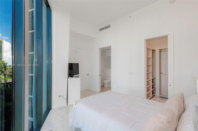 Building Photo - 2821 S Bayshore Dr