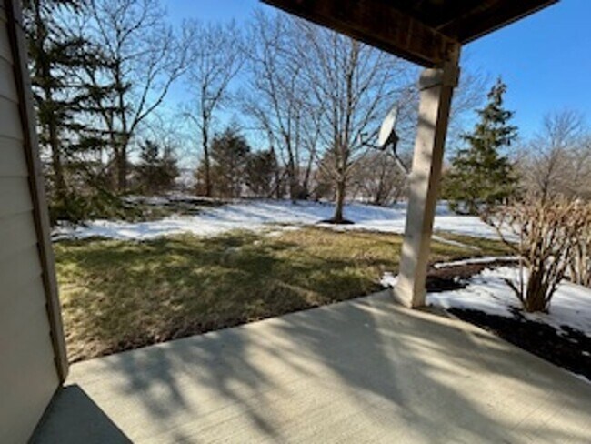 Building Photo - Great 2 Bedroom 2 Bathroom condo on the ea...