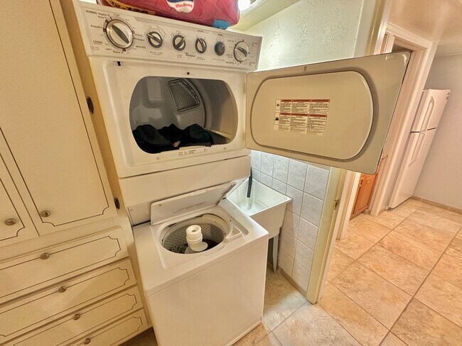 Building Photo - 8304 Bardmoor Blvd