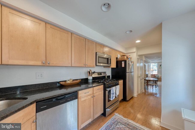 Building Photo - 303 S Washington St