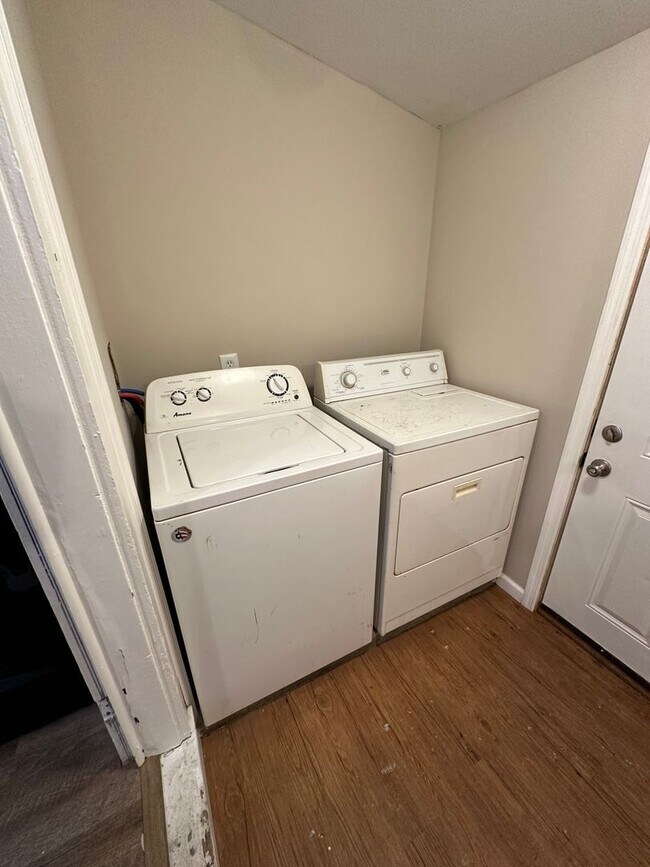 Building Photo - Recently Renovated 3BR/1BA Home in New Albany!