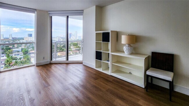 Building Photo - 3598 Yacht Club Dr