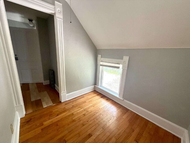 Building Photo - Spacious Upper, 1 bedroom, 1 bath, with bonus room