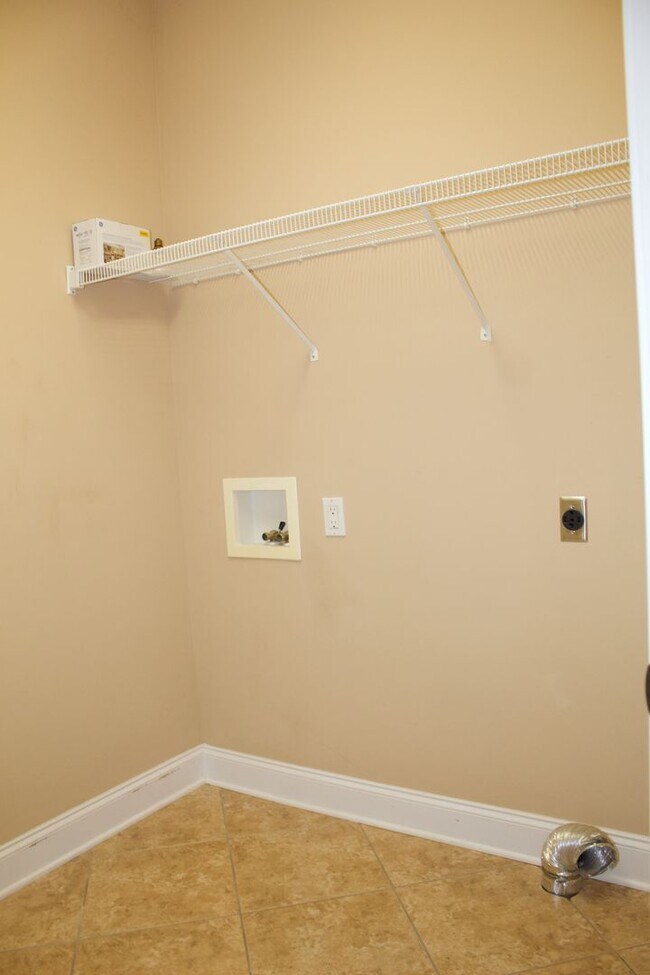 Building Photo - For Rent - Charming 3BR/2BA Home in Macken...