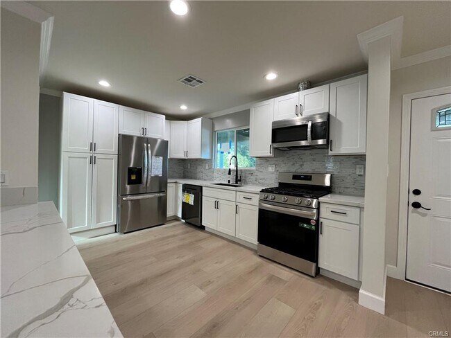 Building Photo - 10915 Whitaker Ave