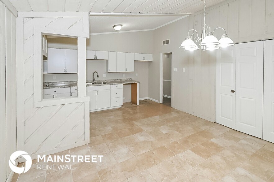 Building Photo - 2943 Brandale St