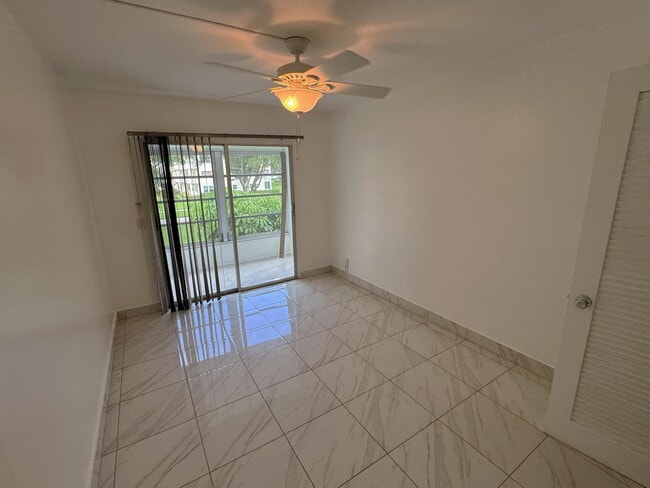 Building Photo - 351 Mansfield I