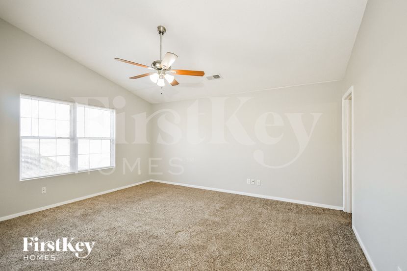 Building Photo - 4820 Royal Run Dr