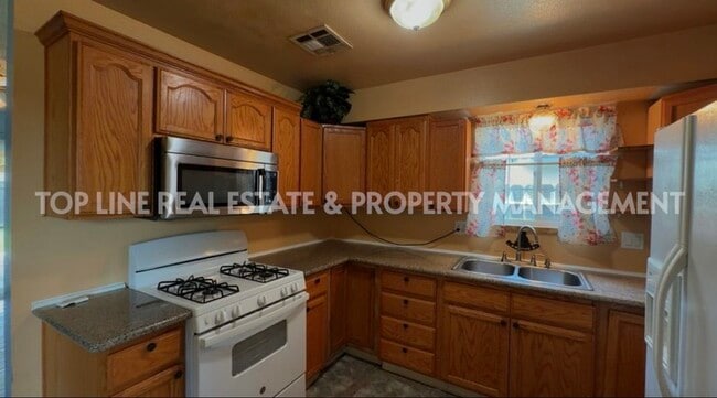 Building Photo - Single Family Home