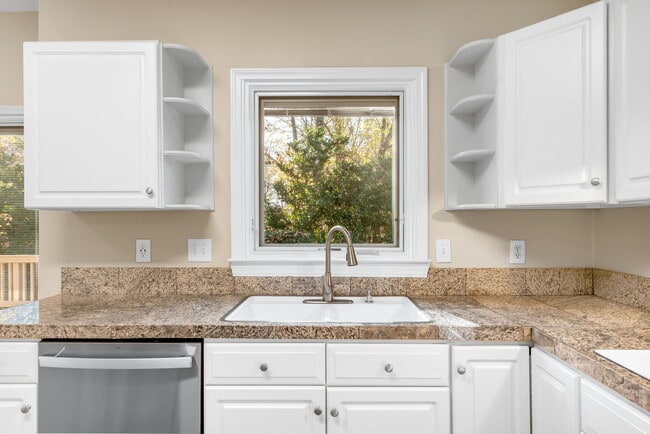 Building Photo - 9200 Brechin Dr