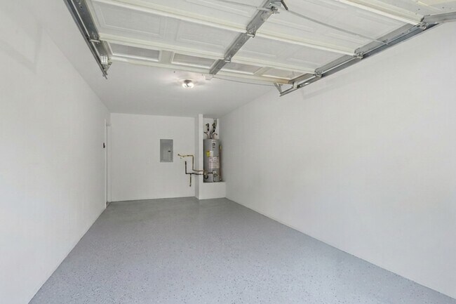 Building Photo - 11210 Log Cabin Ln