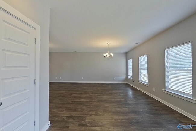 Building Photo - 204 White Oak Cir