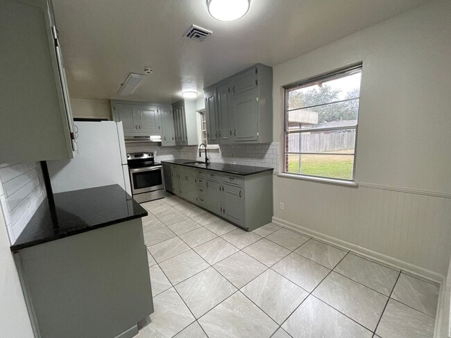 Building Photo - Anderson Island Remodeled Beauty! Hurry Wont Last Long!