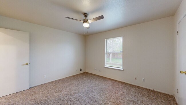 Building Photo - FREE DECEMBER RENT!!!