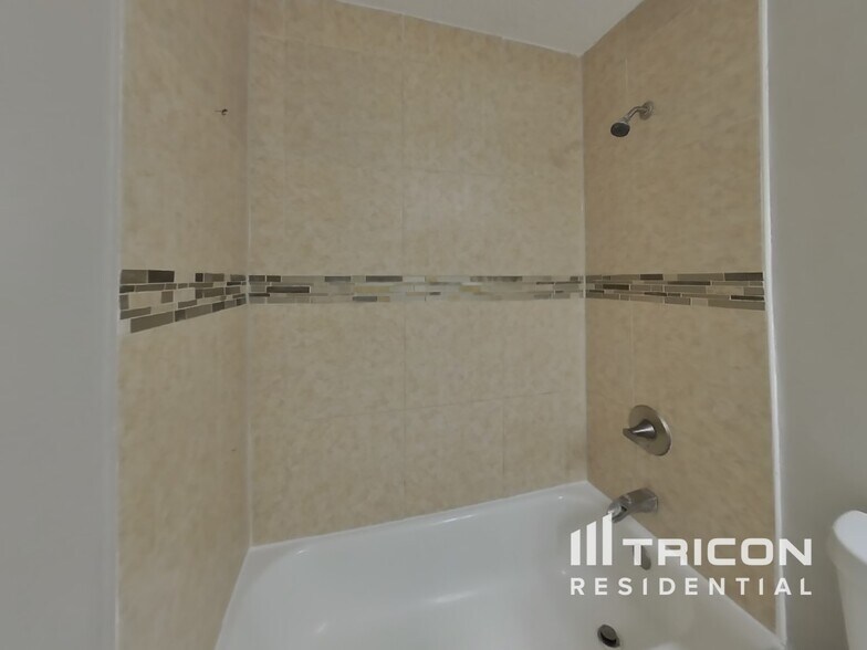 Building Photo - 7727 Mystic Point Ct W