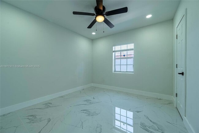 Building Photo - 921 NW 30th Ct