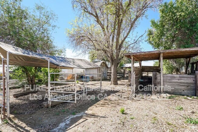 Building Photo - 13421 Curtis and King Rd