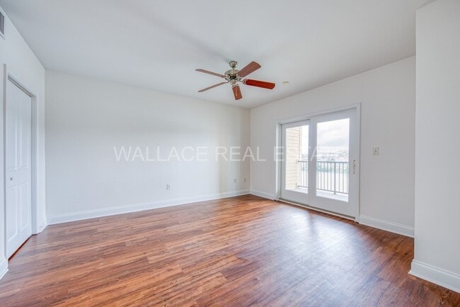 Building Photo - 3 BEDROOM CONDO IN RIVER TOWNE - A GATED LAKEFRONT COMMUNITY!!