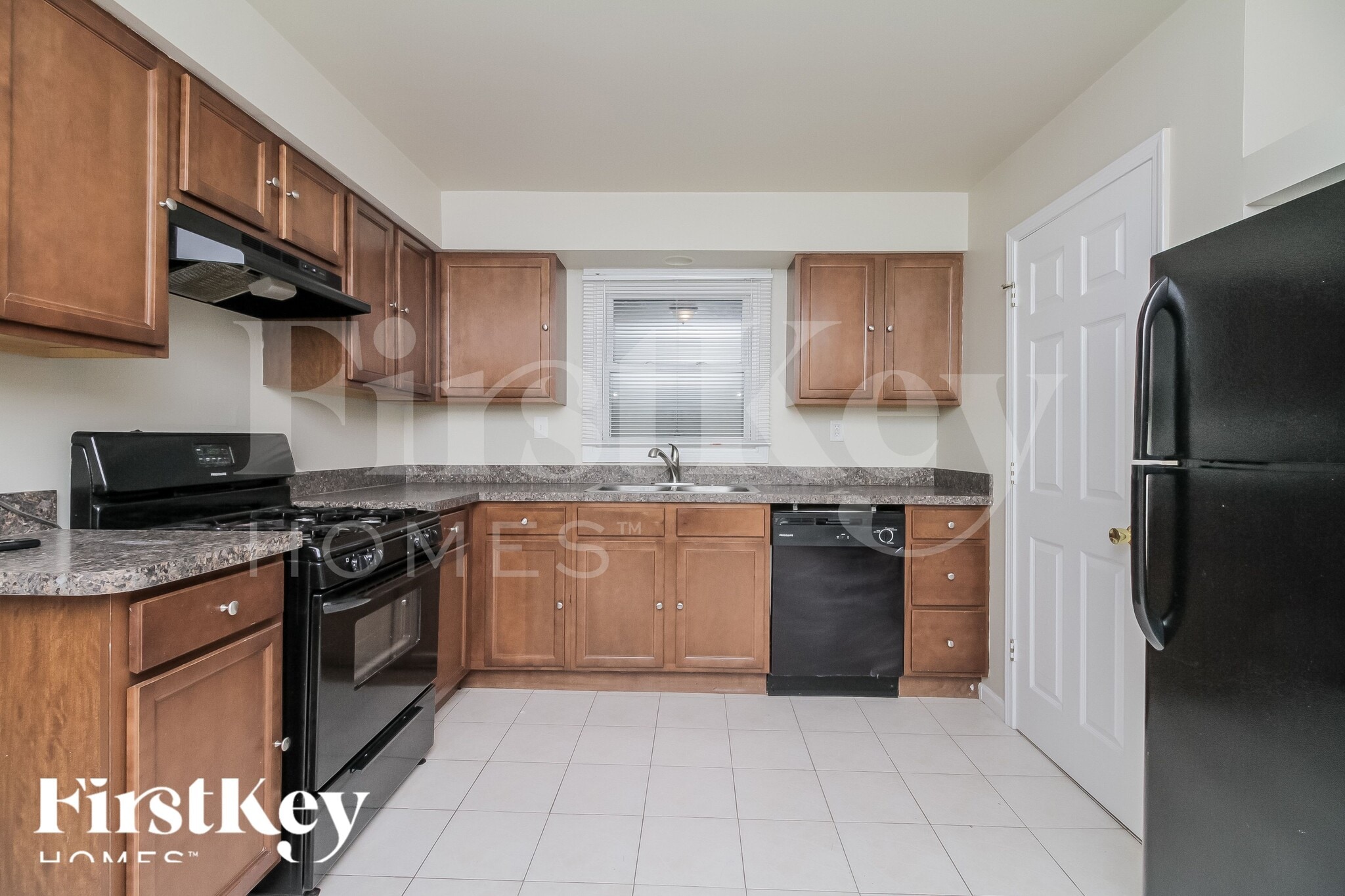 Building Photo - 1369 Hinman St